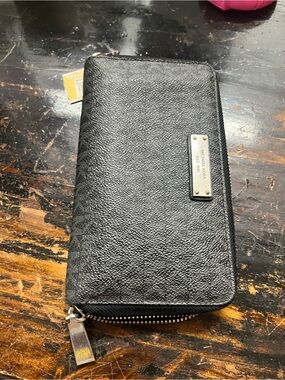 Michael Kors Black Zip Wallet with Logo Plate